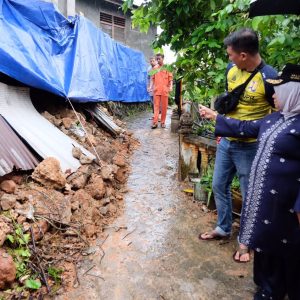 Wako Rahma Tinjau Belasan Titik Banjir Dan Longsor Akibat Hujan Disertai Angin