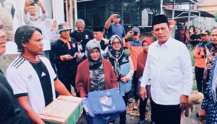 Gubernur Ansar Tinjau Lokasi Longsor Dan Serahkan Bantuan Korban Di Tanjungpinang
