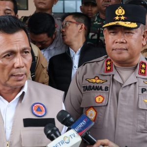 Tim Pemprov Kepri Menuju Lokasi Longsor di Serasan Dini Hari dari Ranai