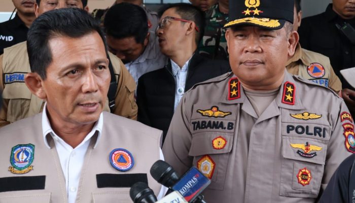 Tim Pemprov Kepri Menuju Lokasi Longsor di Serasan Dini Hari dari Ranai