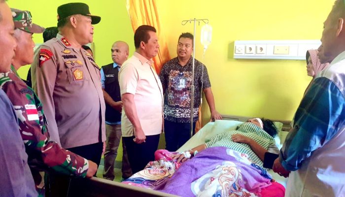 Gubernur Ansar Jenguk Korban Longsor yang Dirawat di RSUD Natuna