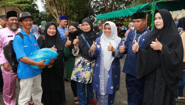 Bersumber Dari Zakat ASN, Walikota Kembali Serahkan 1047 Paket Sembako Sesuai Asnaf