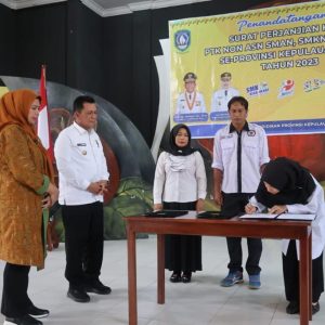Gubernur Ansar Serahkan SPK Guru Non- ASN SMAN, SMKN Dan SLBN di Lingga