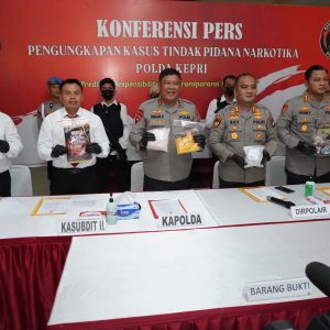 WNA Malaysia Bawa 1.392,53 Gram Narkoba Jenis Happy Water Dibekuk Di Batam