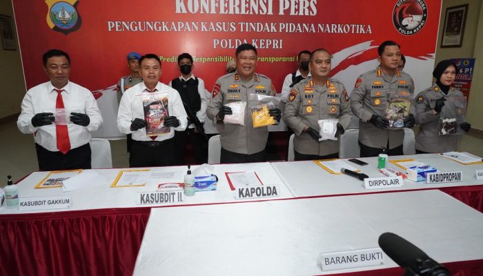 WNA Malaysia Bawa 1.392,53 Gram Narkoba Jenis Happy Water Dibekuk Di Batam
