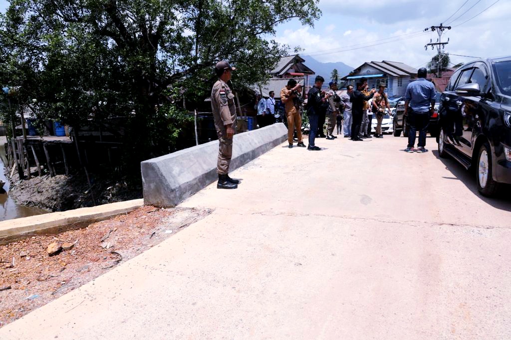 Usai Bangun 5 Box Culvert, Gubernur Ansar: Lanjutkan Pembangunan Ruas Jalan Simpang Limbung-Semalir Sepanjang 3,8 KM