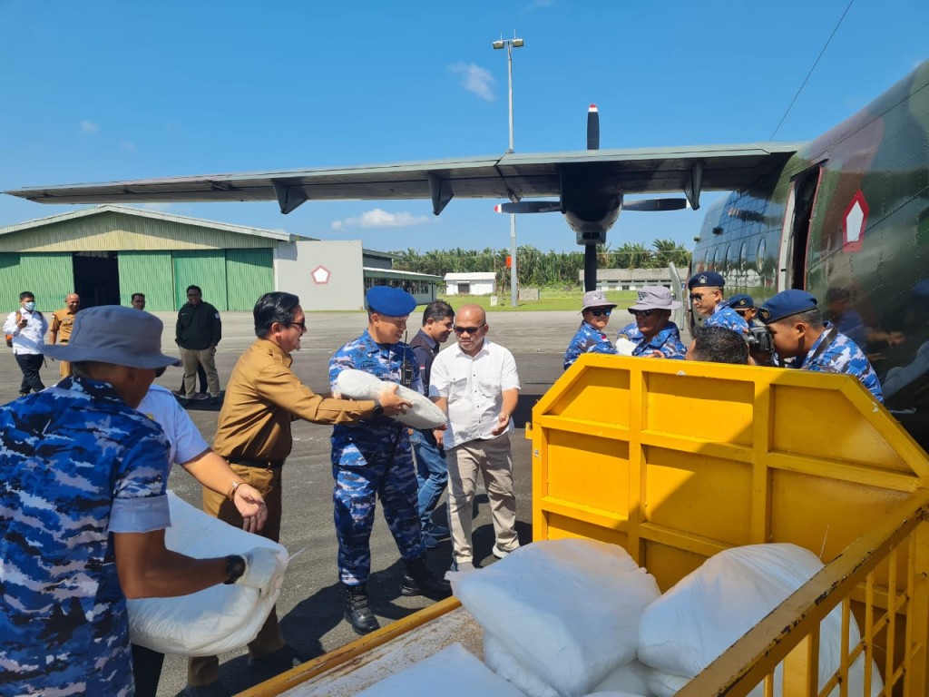 Bersama Lanud RSA, Wan Arismunandar Ikuti Operasi TMC Di Wilayah Longsor Natuna