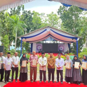 Wawako Serahkan Sertifikat Halal, Ali Busro: Pembuatan Sertifikat Halal Mudah Dan Gratis