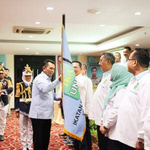 Gubernur Ansar Hadiri Silatnas dan Pengukuhan IKA UNRI Kota Batam