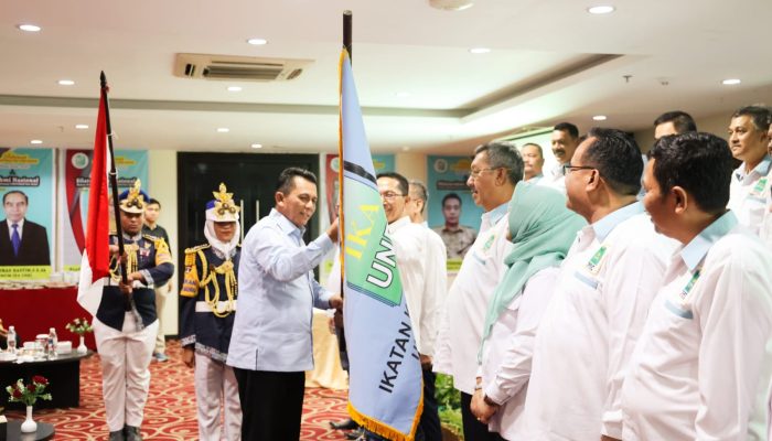 Gubernur Ansar Hadiri Silatnas dan Pengukuhan IKA UNRI Kota Batam