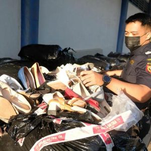 BC Batam Amankan Ratusan Koli Barang Seken