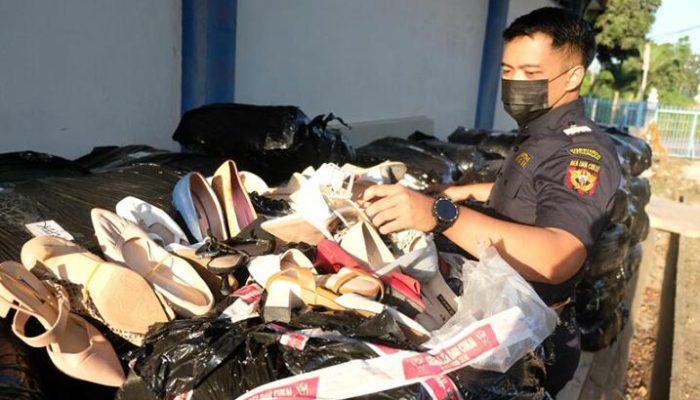 BC Batam Amankan Ratusan Koli Barang Seken