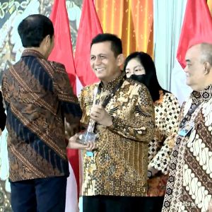 Terbaik Se-Sumatera Tangani Pandemi Covid-19, Gubernur Ansar Terima Penghargaan Presiden Jokowi