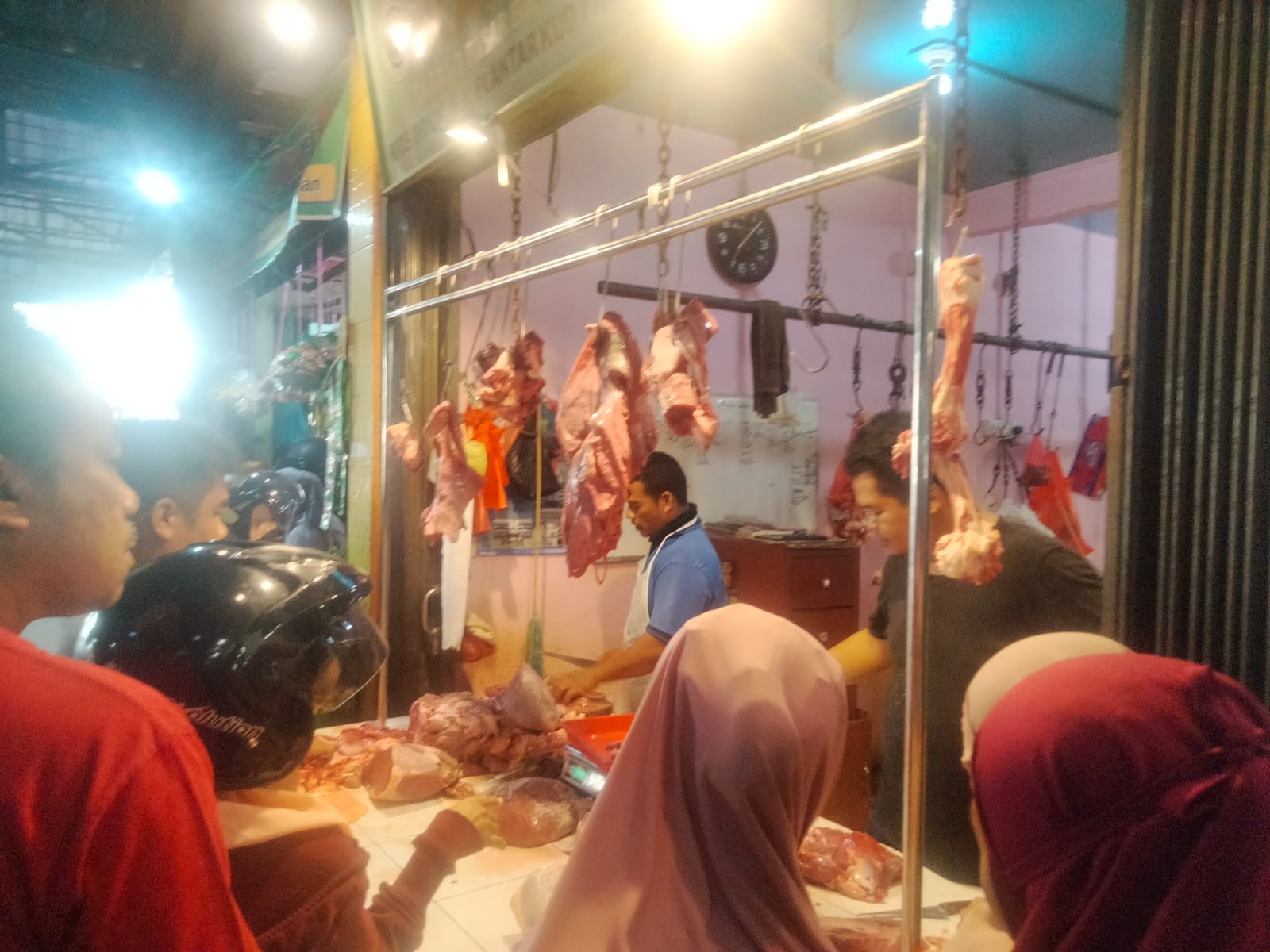 3 Jam Saja Daging Sapi Segar Ludes Terjual, Harga Capai Rp180 Ribu Per Kilo