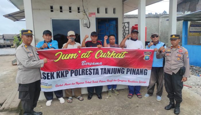 Polsek KKP Gelar Jumat Curhat Bersama Buruh Dermaga Pelabuhan Sei Jang