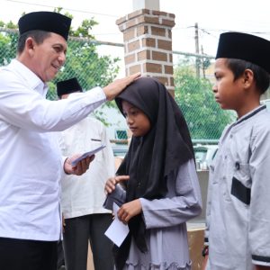 Bersama Gojek, Gubernur Ansar Bakti Sosial di Panti Asuhan Qurrotu A’yun