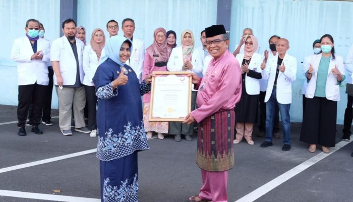 RSUD Raih Sertifikat Akreditasi ” Paripurna”, Wako Rahma : Terima Masukan Masyarakat Untuk Pelayanan Optimal