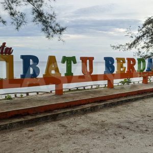Pantai Wisata Batu Berdaun Lingga, Butuh Polesan Untuk Menarik Wisatawan