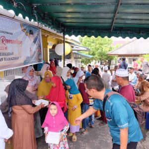 Jelang Buka Puasa, Wako Rahma Bagikan 500 Nasi Kotak Di Masjid Al Ghofur