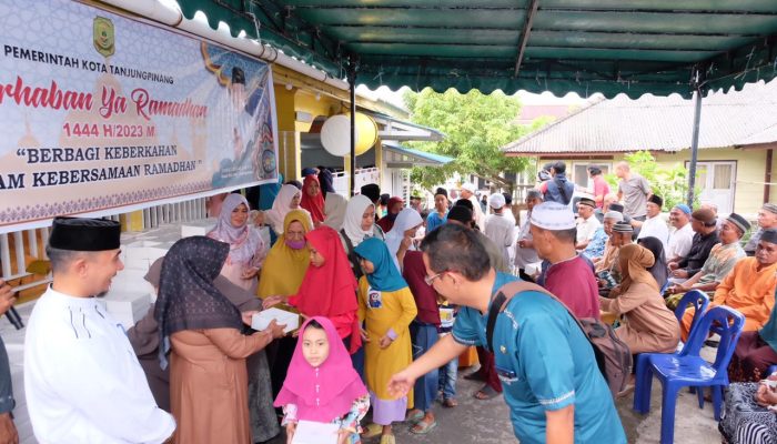 Jelang Buka Puasa, Wako Rahma Bagikan 500 Nasi Kotak Di Masjid Al Ghofur