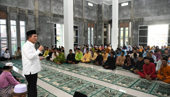 Gubernur Ansar Safari Ramadan Sekaligus Tinjau Renovasi Masjid At-Taqwa Di Penuba Lingga