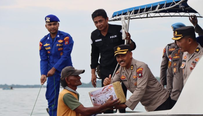 Ramadhan, Polresta Tanjungpinang Bersama Satpolairud Salurkan Paket Bapokting Dari Polda Kepri