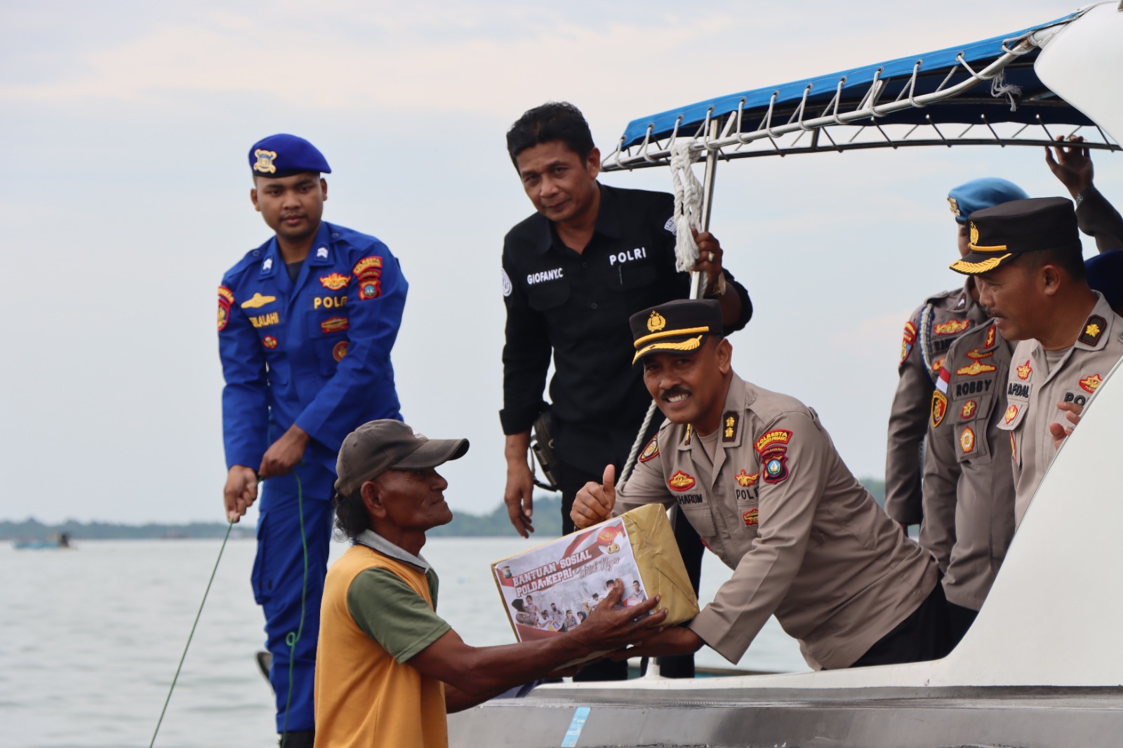 Ramadhan, Polresta Tanjungpinang Bersama Satpolairud Salurkan Paket Bapokting Dari Polda Kepri