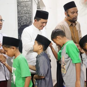 Ramadhan Malam ke-16, Gubernur Ansar Safari Ramadhan Di Masjid Al Hijrah