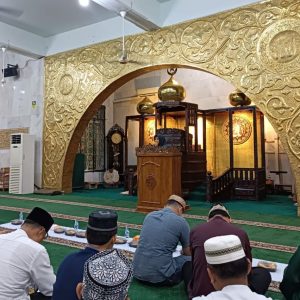 Peringatan Nuzulul Qur’an Di Masjid Agung Al Hikmah, Rahma Serahkan Bantuan Rp5 Juta