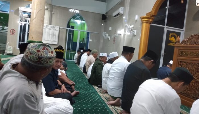 Walikota, Wakil Walikota Serta OPD I’tikaf Di Masjid Zul Firdaus Hingga Subuh
