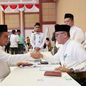 Gubernur Ansar Bayar Zakat Melalui BAZNAS Provinsi Kepri