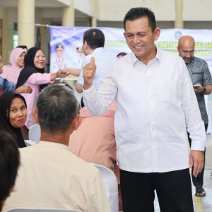 Gubernur Ansar Serahkan Bantuan Sembako di Sekolah Toan Hwa Tanjungpinang