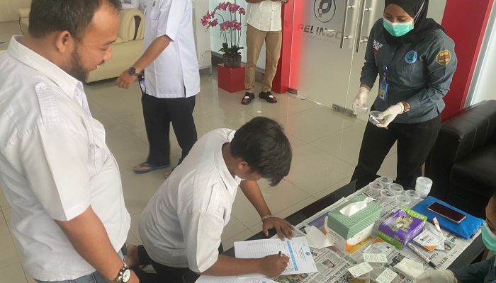 20 Kru Kapal Dan Penumpang Di Pelabuhan SBP Tanjungpinang Tes Urine, Hasilnya Nihil 