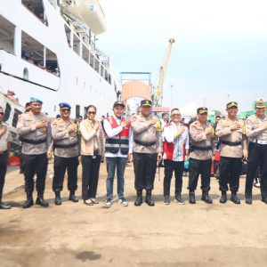 Jelang Lebaran, Kapolda Kepri Tinjau Arus Mudik Di Pelabuhan Batu Ampar