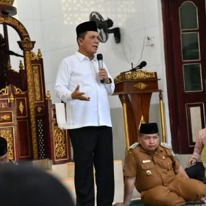 Gubernur Ansar Silaturahmi Dengan Masyarakat Desa Ladan di Palmatak