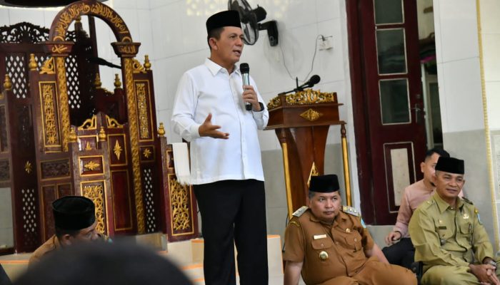 Gubernur Ansar Silaturahmi Dengan Masyarakat Desa Ladan di Palmatak
