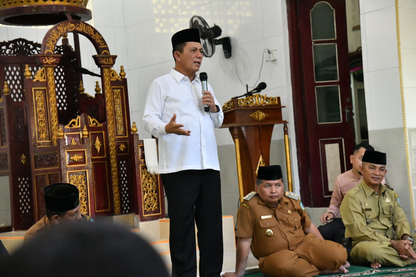Gubernur Ansar Silaturahmi Dengan Masyarakat Desa Ladan di Palmatak