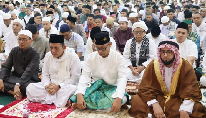 Khatib Sholat Idul Fitri 1444 H, Gubernur Ansar Ajak Jamaah Tingkatkan Bakti Kepada Orangtua