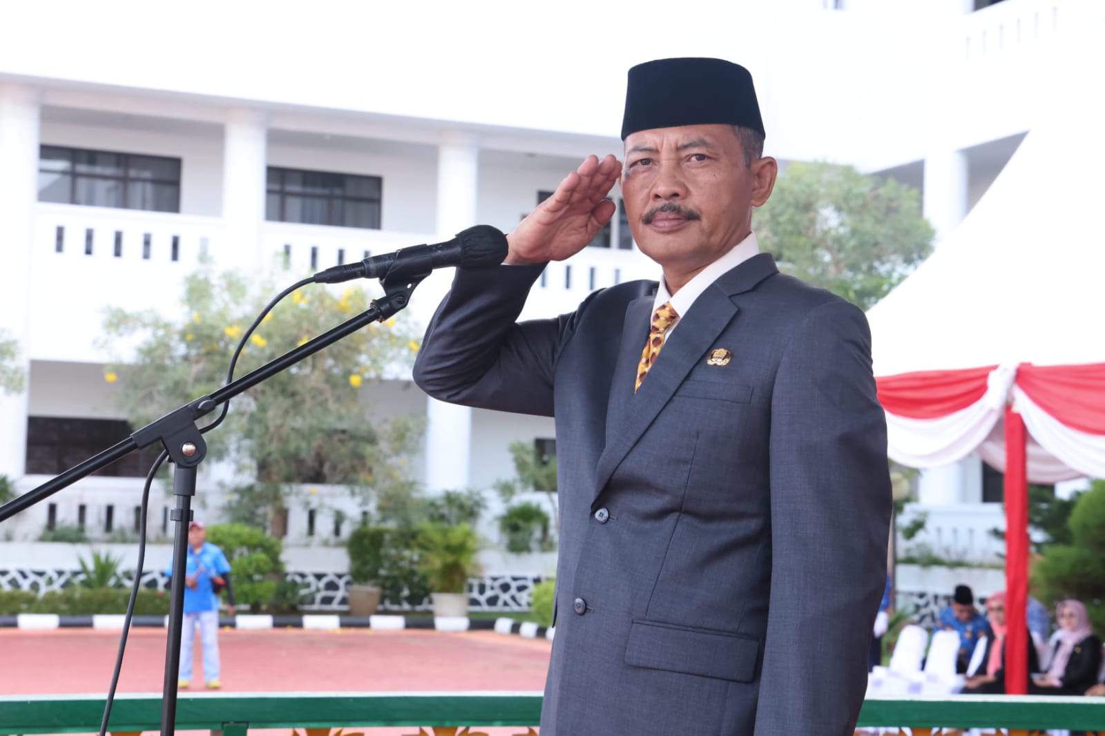 Hari Pertama Kerja, Sekdaprov Adi Pimpin Apel Gabungan Disejalankan Peringatan Hari Otda