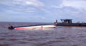 Berpenumpang Tujuan Tanjungpinang, Kapal SB Evelyn Calisca 01 Terbalik Di Sungai Guntung