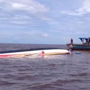 Berpenumpang Tujuan Tanjungpinang, Kapal SB Evelyn Calisca 01 Terbalik Di Sungai Guntung