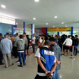 Tiket Kapal Tujuan Dabo Lingga Habis, Calon Penumpang Kecewa