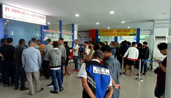 Tiket Kapal Tujuan Dabo Lingga Habis, Calon Penumpang Kecewa