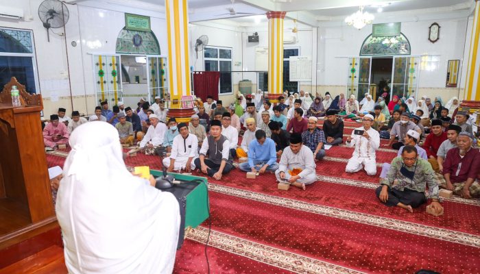 Wako Rahma Tutup MTQ Lansia Di Masjid Al Huda Dan Serahkan Bantuan Rp 25 Juta