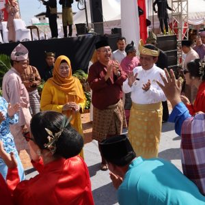 Gubernur Ansar Saksikan Pentas Seni dan Budaya Sempena Hardiknas 2023