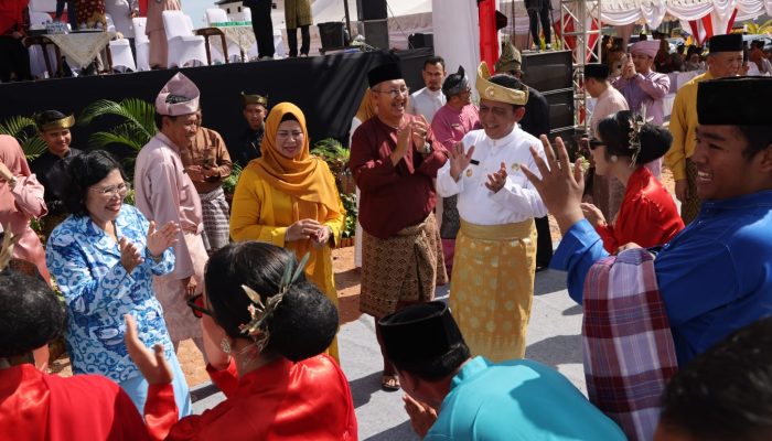 Gubernur Ansar Saksikan Pentas Seni dan Budaya Sempena Hardiknas 2023
