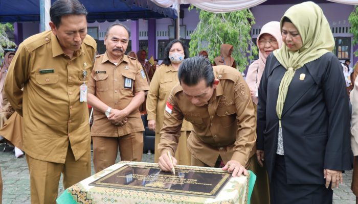 Gubernur Ansar Resmikan Rumdin Guru Dan Beri Motivasi Siswa SMAN 1 Kijang