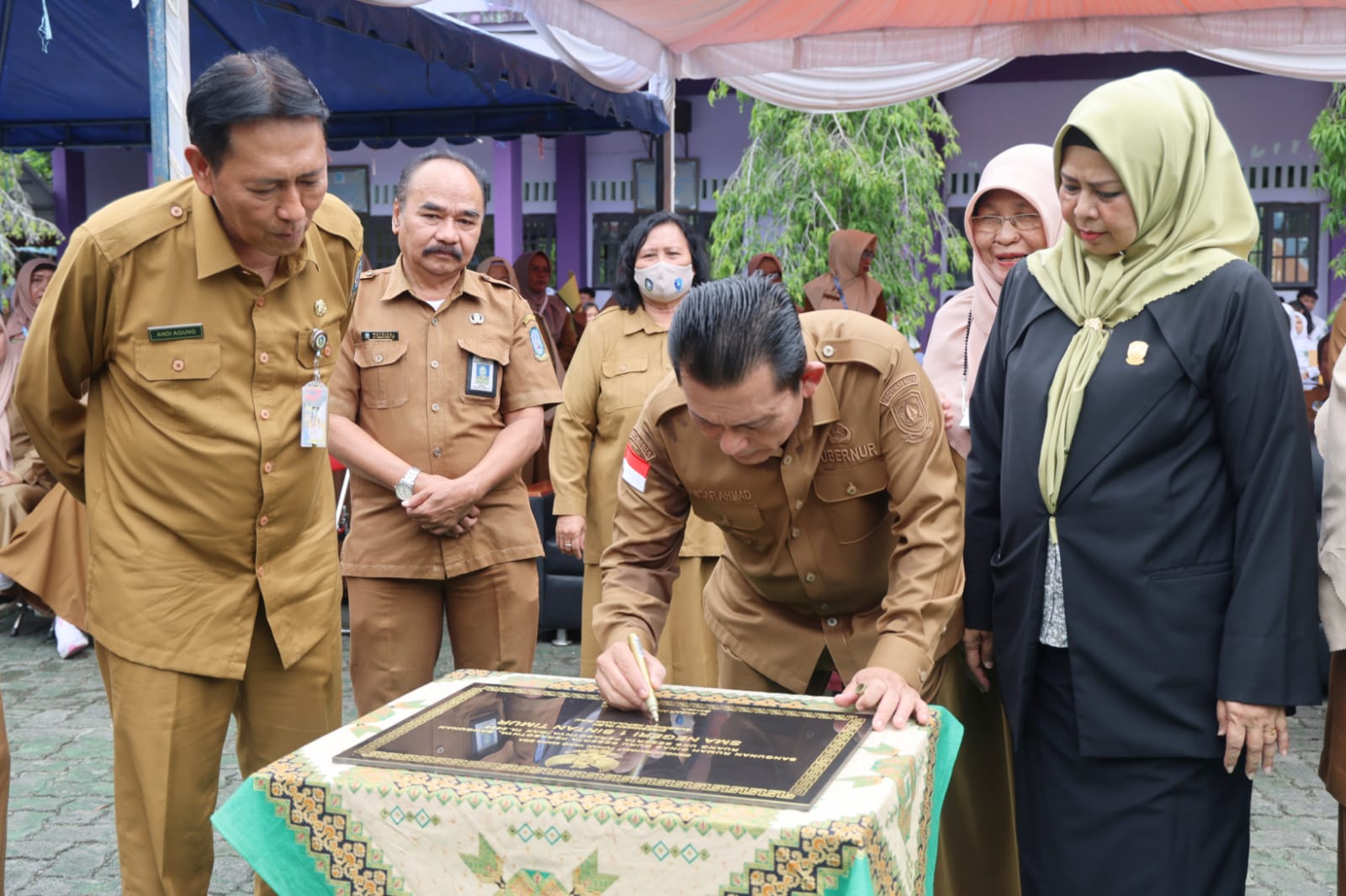 Gubernur Ansar Resmikan Rumdin Guru Dan Beri Motivasi Siswa SMAN 1 Kijang