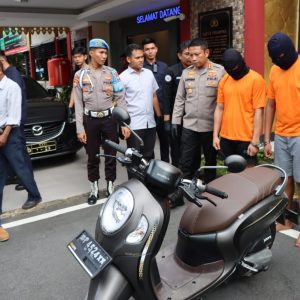 Mengaku TNI AL, Pria Ini Lakukan Curas HP Pengendara Motor
