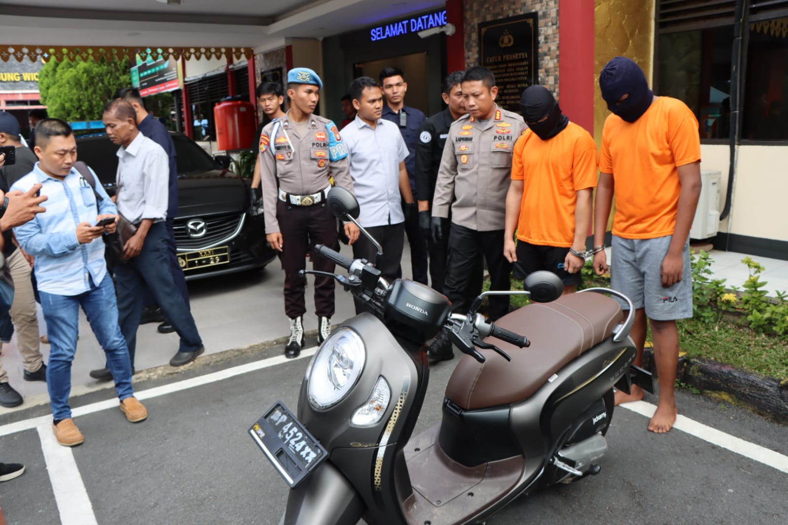 Mengaku TNI AL, Pria Ini Lakukan Curas HP Pengendara Motor